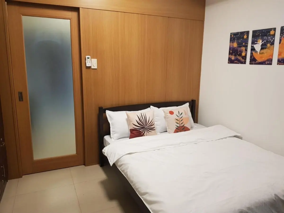 Image 6 of Newly Renovated Shell Residences Mall of Asia Condo
