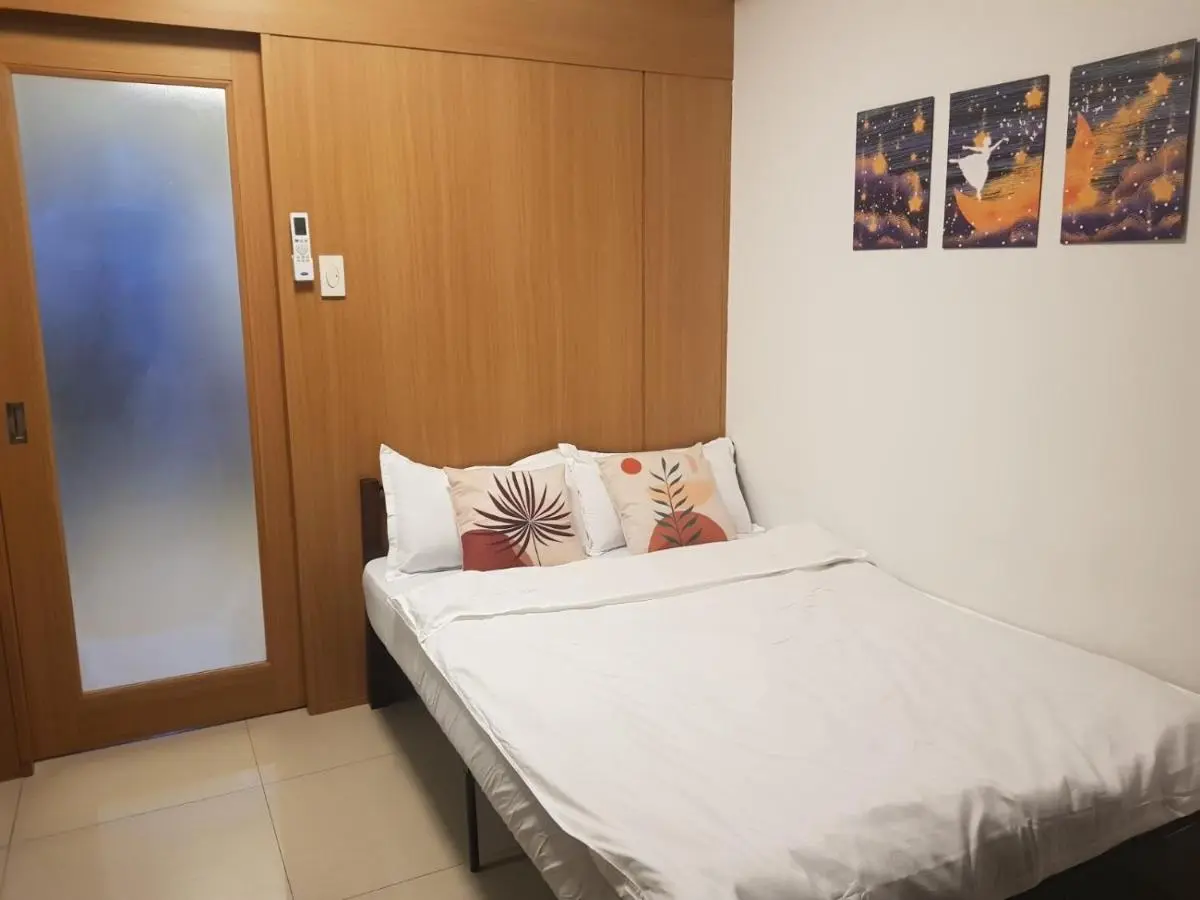 Image 1 of Newly Renovated Shell Residences Mall of Asia Condo