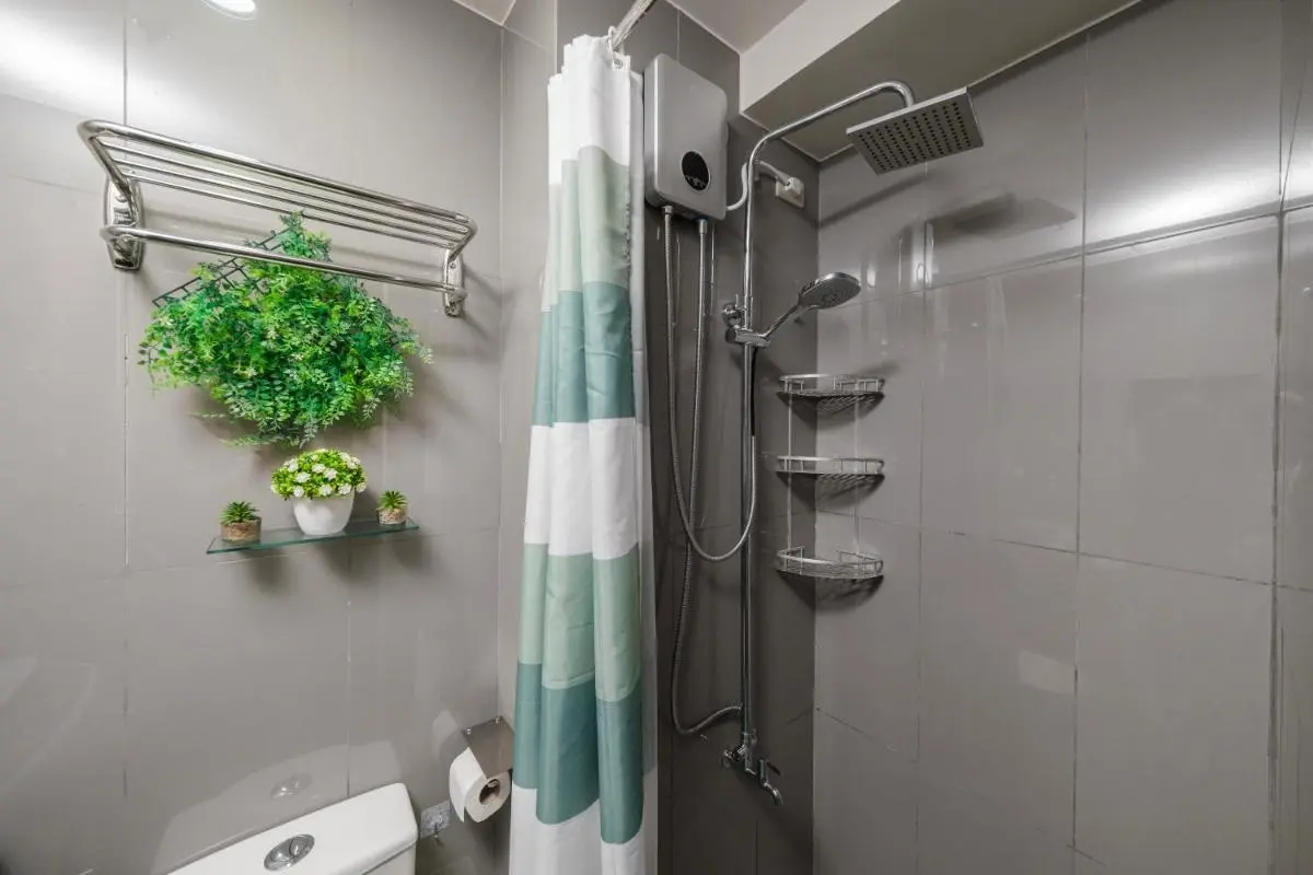 Image 2 of Newly Turned 0ver Cond0- Air Makati 1BR with Balcony