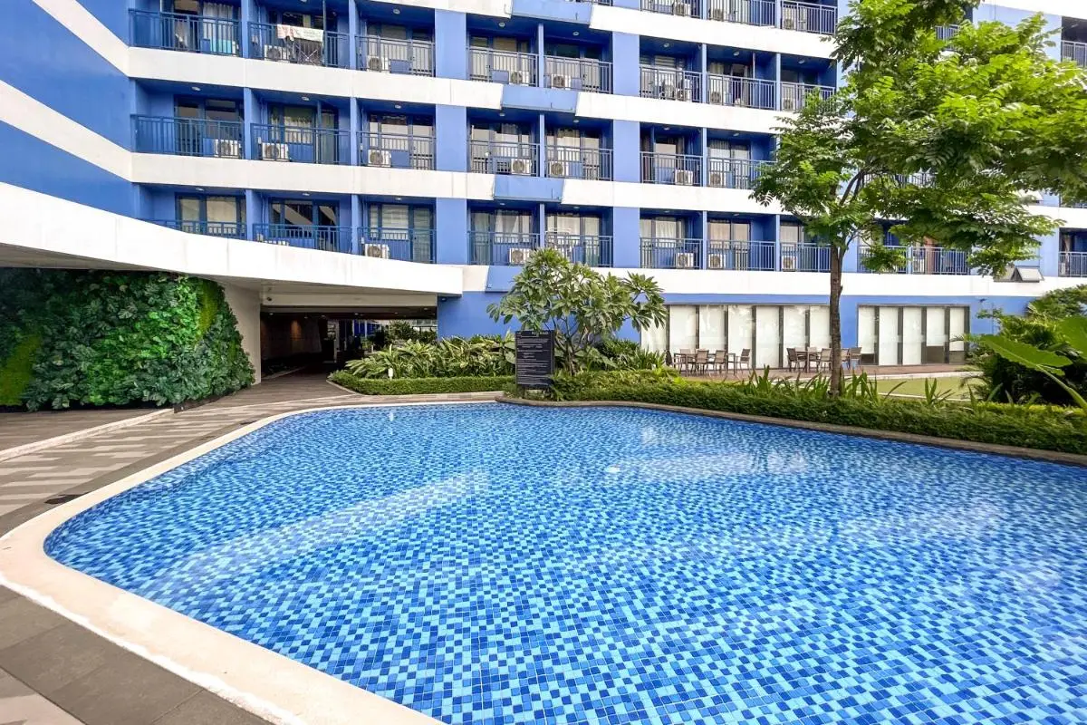 Image 3 of Newly Turned 0ver Cond0- Air Makati 1BR with Balcony