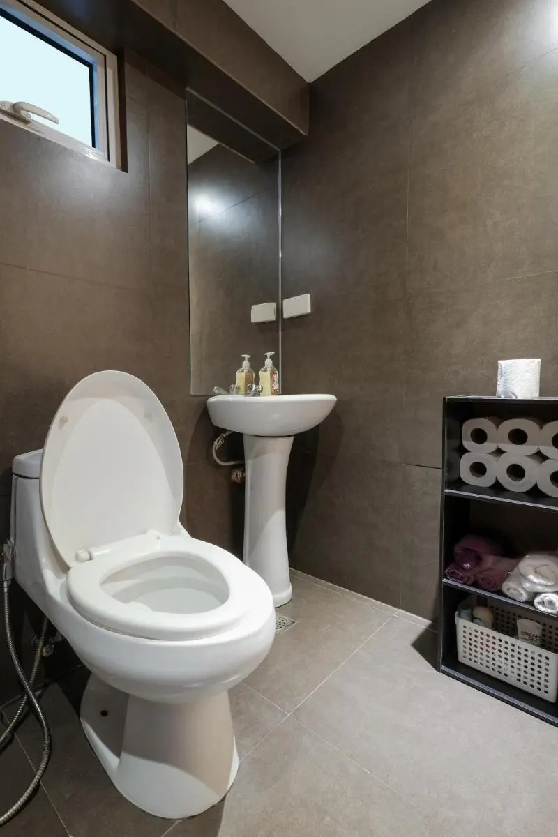 Image 3 of One bedroom budget condo in BGC