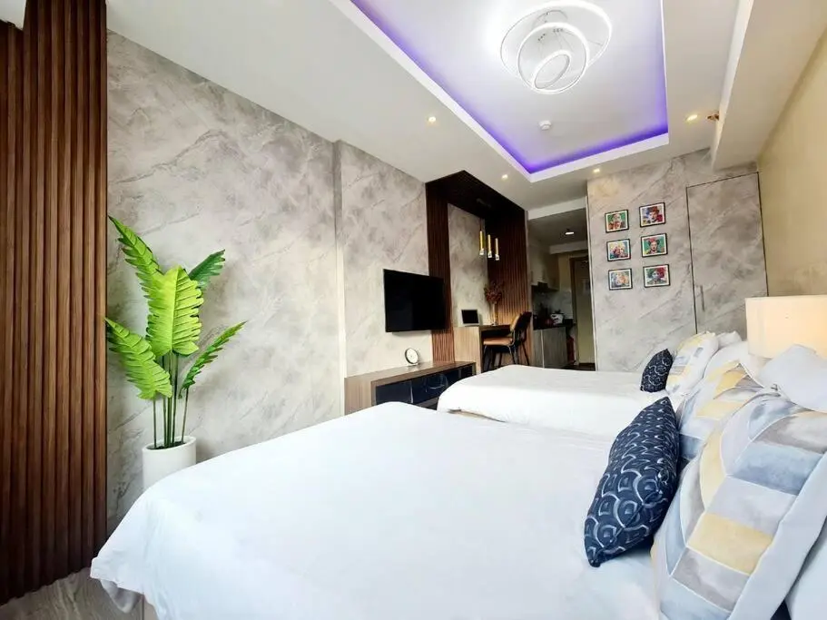 Image 1 of Overlooking MOA 2 beds hotel like condo Fastnet
