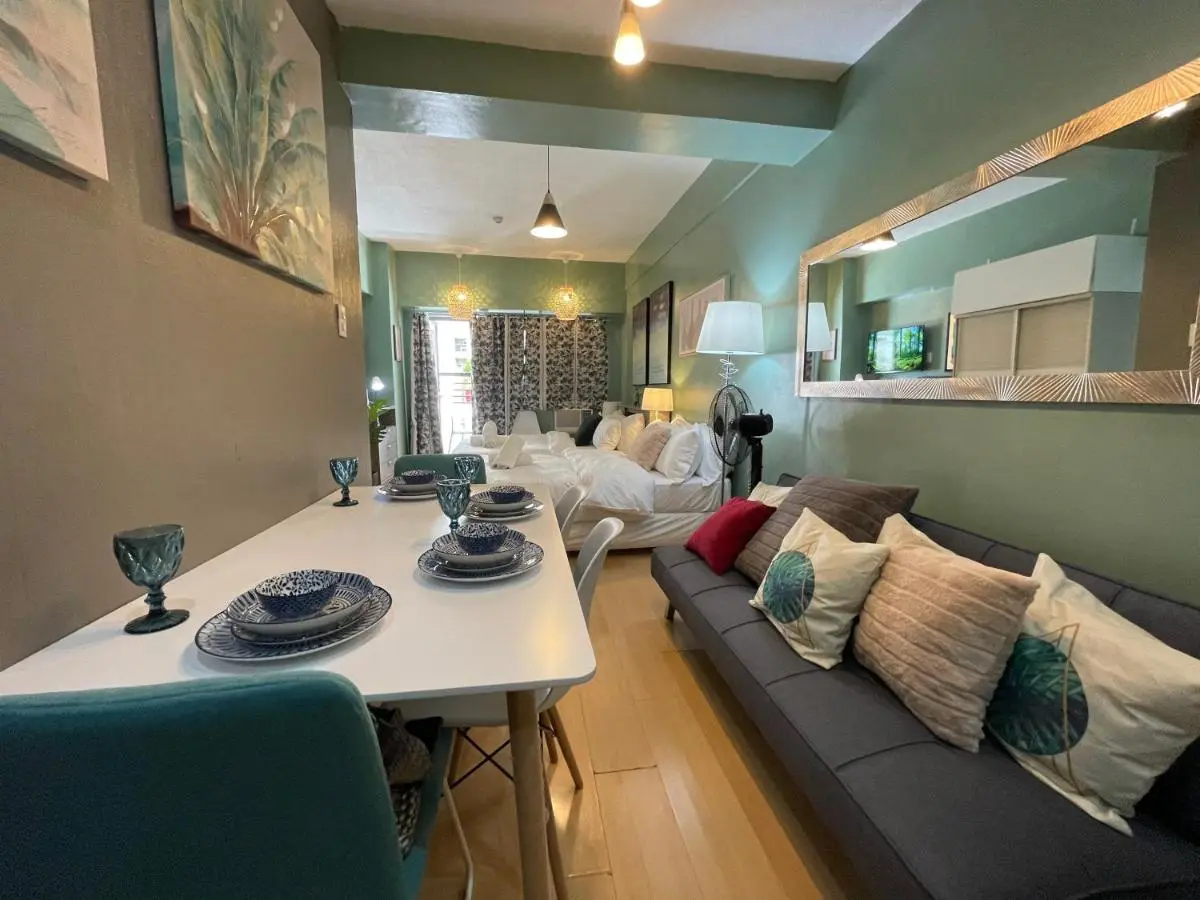 Image 4 of Poolview Family Room Greenbelt Makati