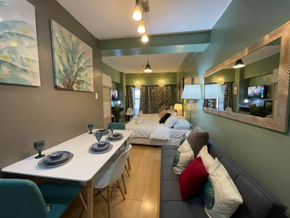 Image 1 of Poolview Family Room Greenbelt Makati