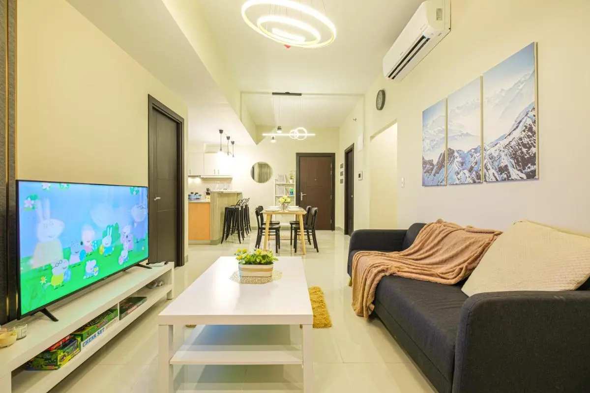 Image 5 of Premium 3BR Suite UptownBGC w/ Bathtub & Balcony