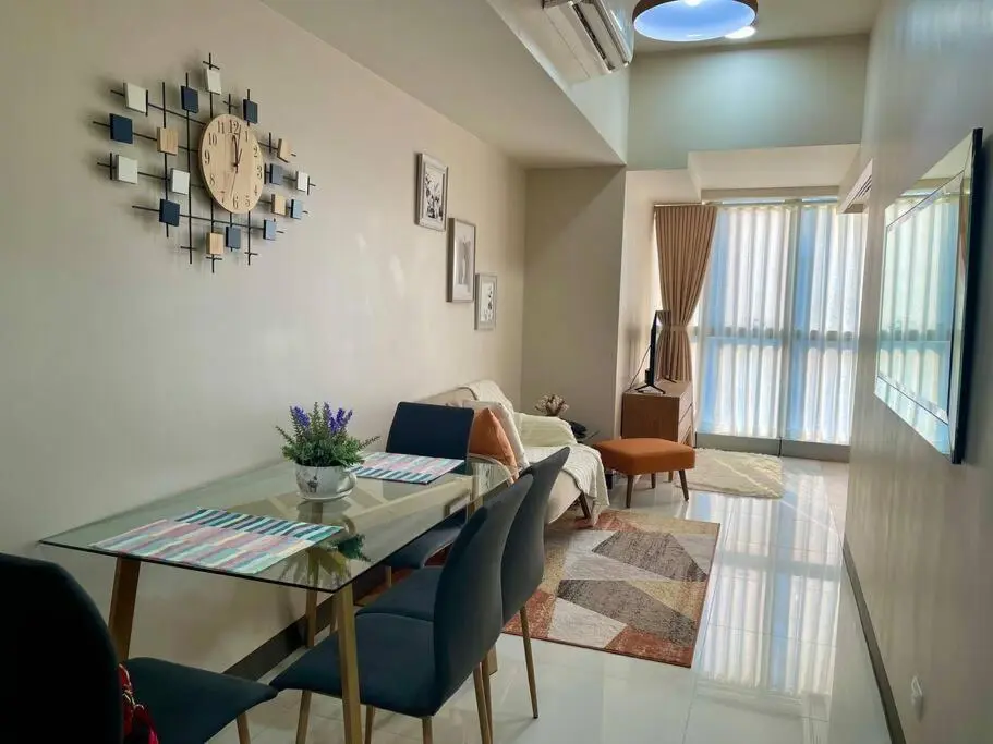Image 3 of Private Condo Unit in Uptown Parksuites I & II