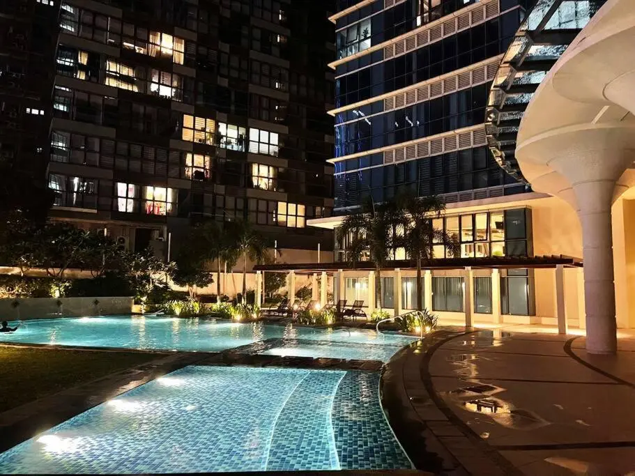 Image 2 of Private Condo Unit in Uptown Parksuites I & II