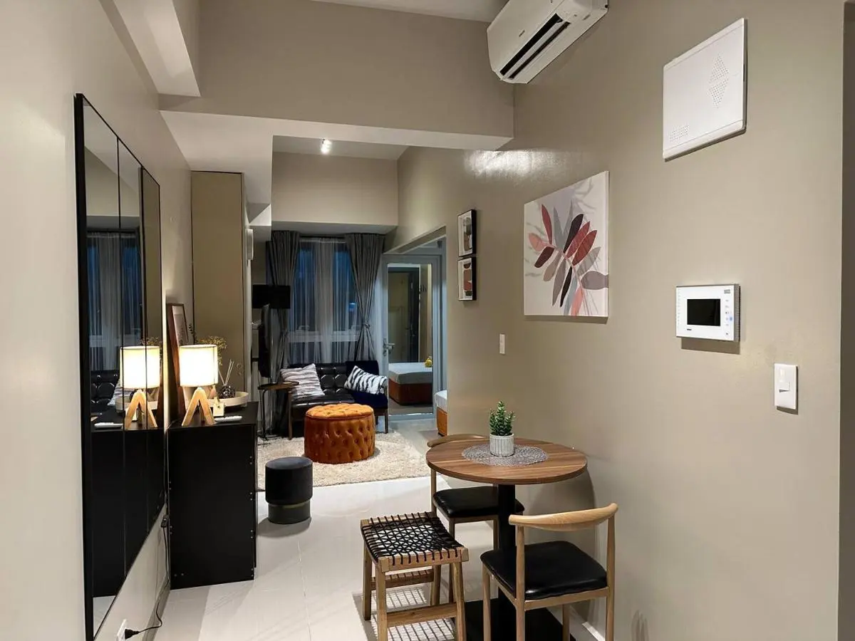 Image 4 of Private Condo Unit in Uptown Parksuites I & II
