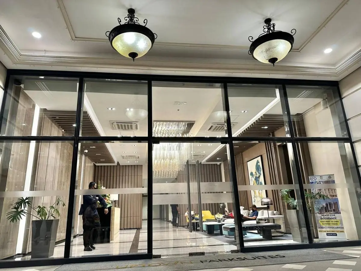 Image 6 of Private Condo Unit in Uptown Parksuites I & II
