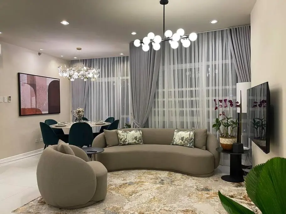 Image of QUITE Euro Luxe 3BR 7 mins walk to high street