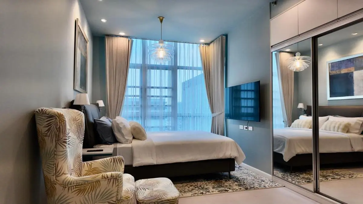 Image 1 of QUITE Euro Luxe 3BR 7 mins walk to high street