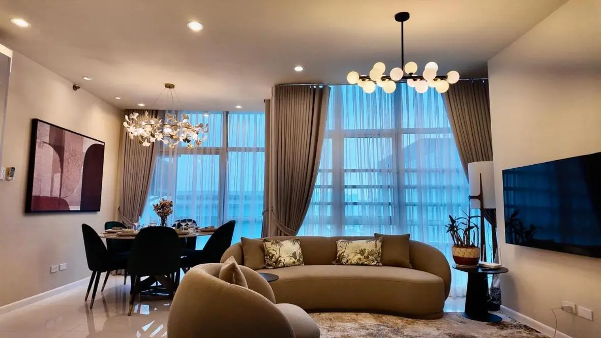 Image 5 of QUITE Euro Luxe 3BR 7 mins walk to high street