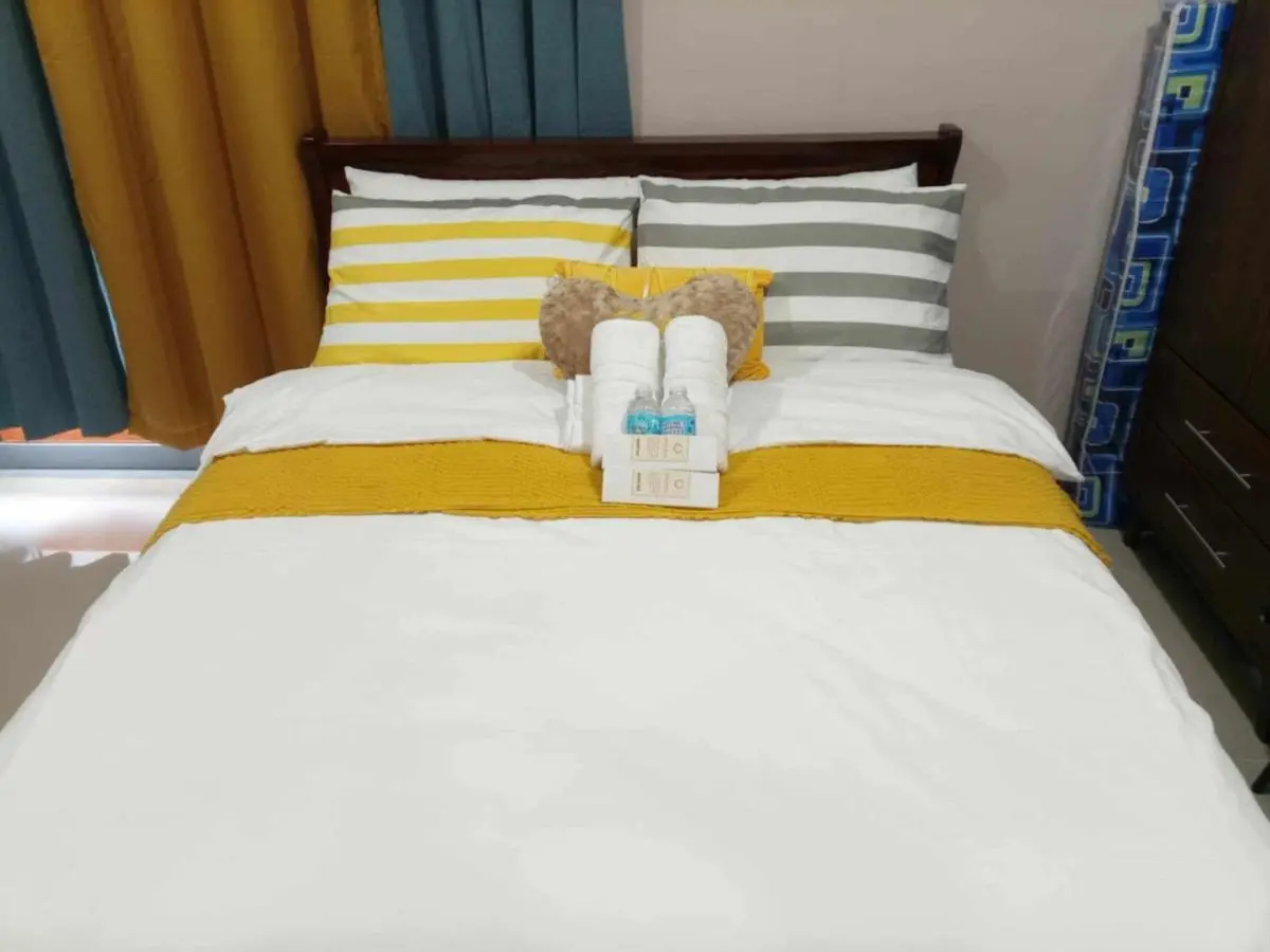 Image 2 of Queen V Staycation Tower D