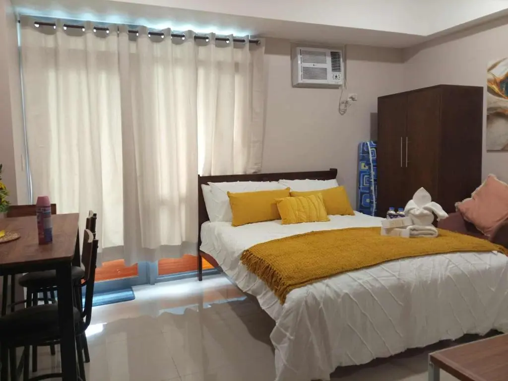 Image of Queen V Staycation Tower D