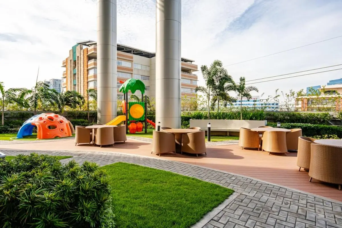 Image 5 of Relaxing 1BR condo with Pool and Balcony in Makati