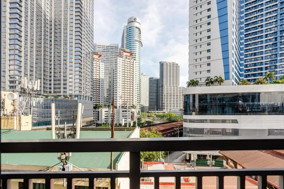 Image 6 of Relaxing 1BR condo with Pool and Balcony in Makati