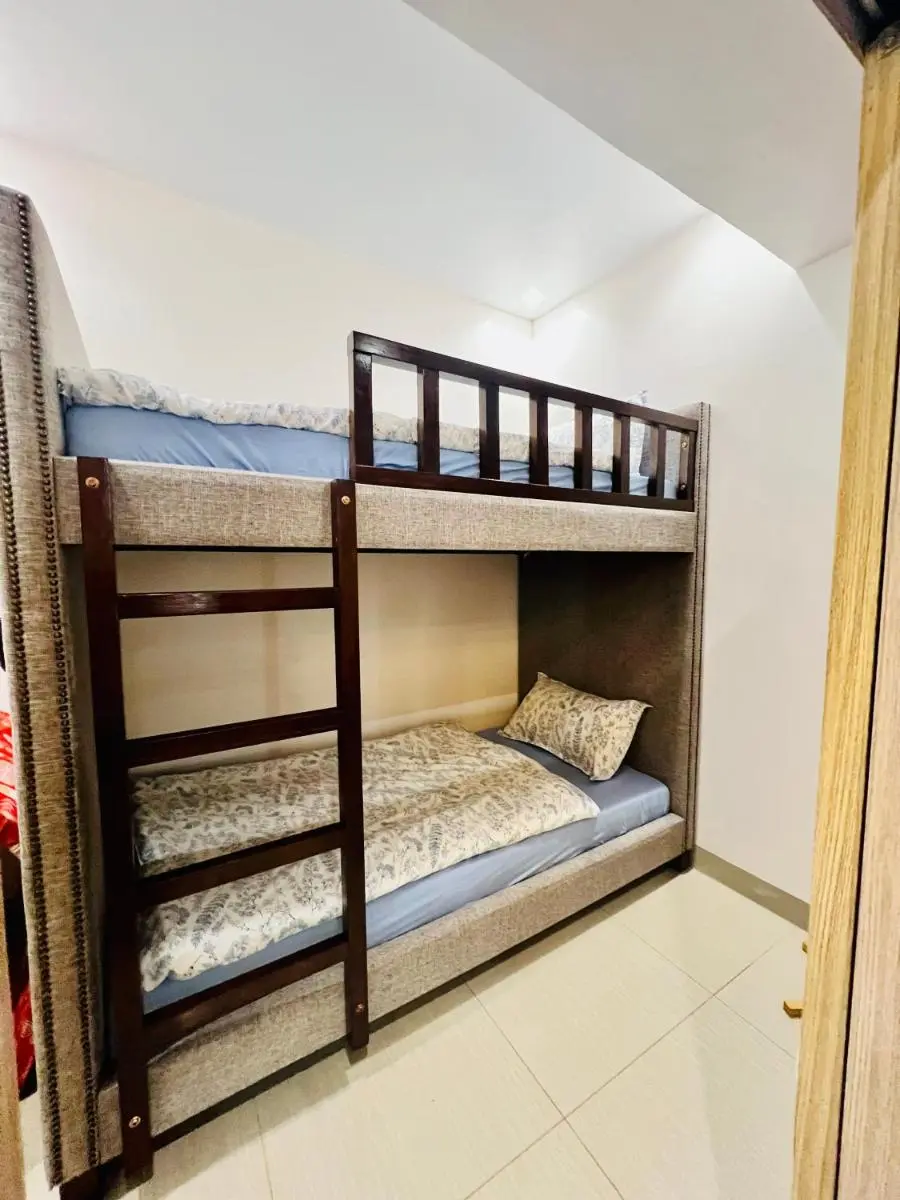 Image 1 of SHORE MOA- EXXY SUITES Pasay