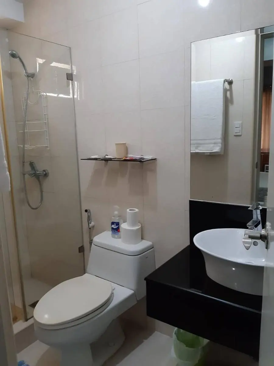 Image 2 of Sarasota Residential Resort cluster 4 Unit 6B and 6C by Manny Newport Blvd, across NAIA T3 & near Resorts World Manila, Pasay City