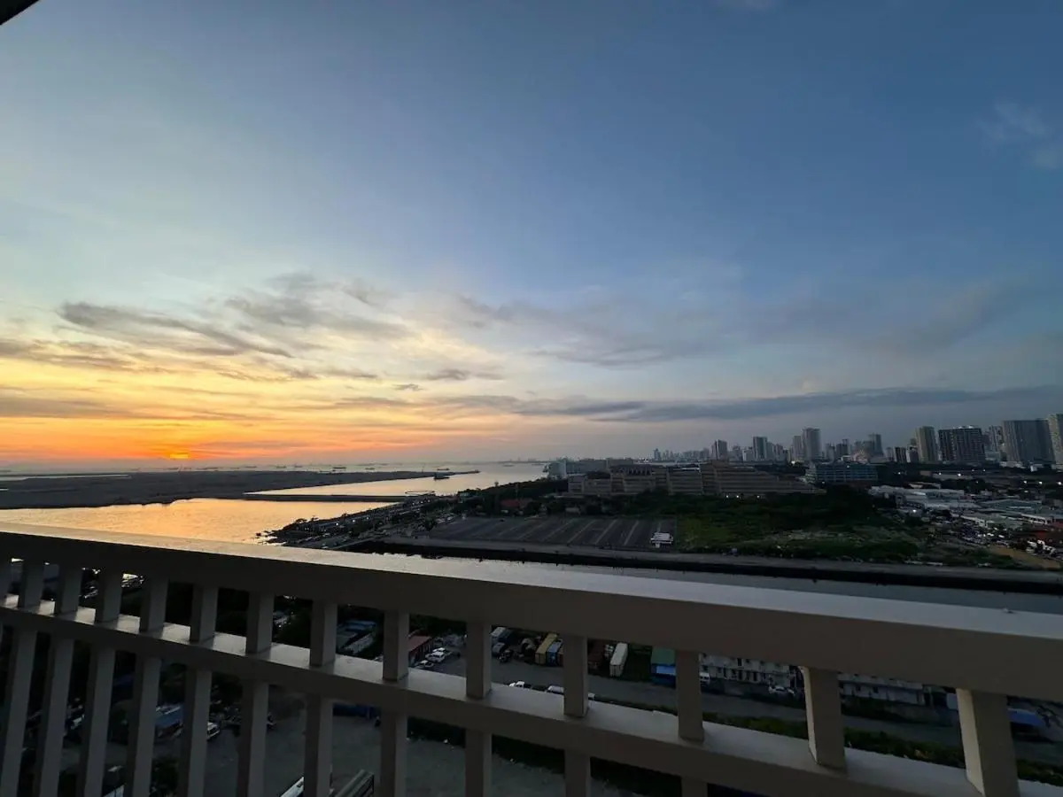 Image 1 of Seaside Manila Bay Sunset View at SM Mall of Asia