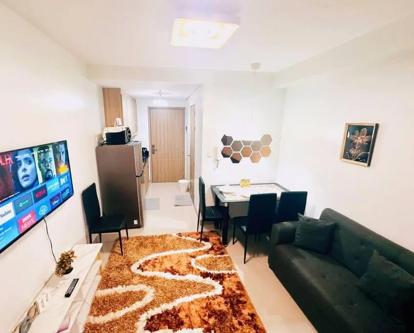 Image 5 of Shabby Chic & Contemporary Condo