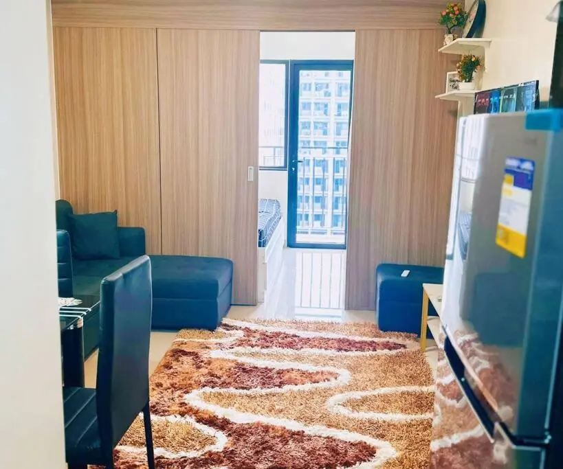 Image 2 of Shabby Chic & Contemporary Condo