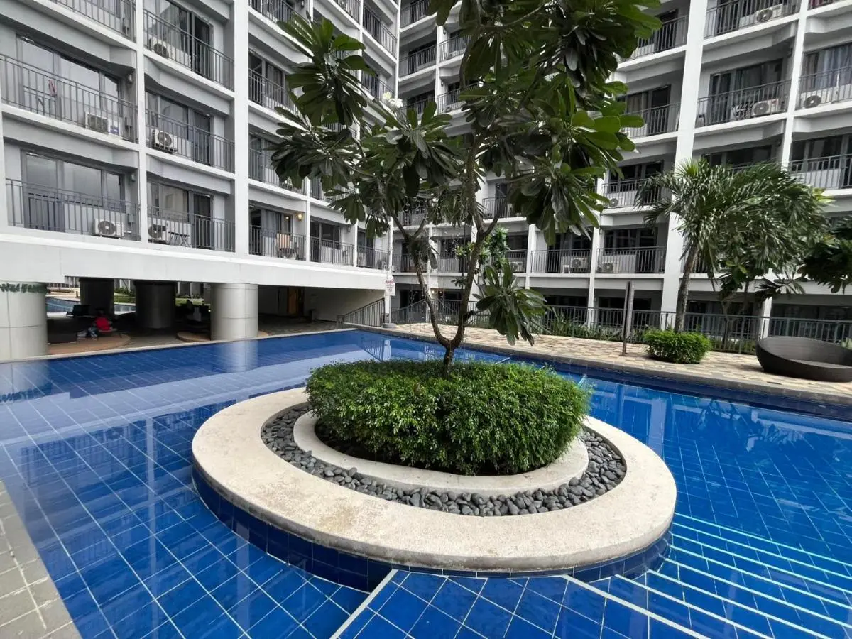 Image 3 of Shore 2 Beds with Balcony&fast Wifi TV 4 Pax MOA complex 834