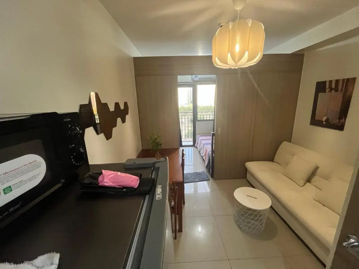 Image 2 of Shore 2 Beds with Balcony&fast Wifi TV 4 Pax MOA complex 834