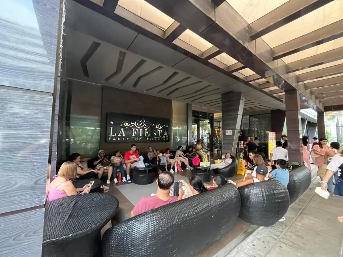 Image 2 of Shore Family suite TV&fast WiFi MOA near NAIA 9116