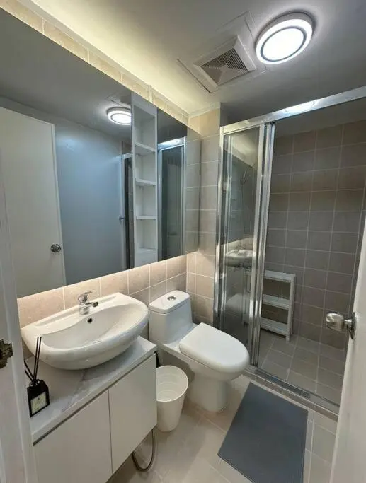 Image 2 of Spacious 2-bedroom Corner Unit across Shangri-La