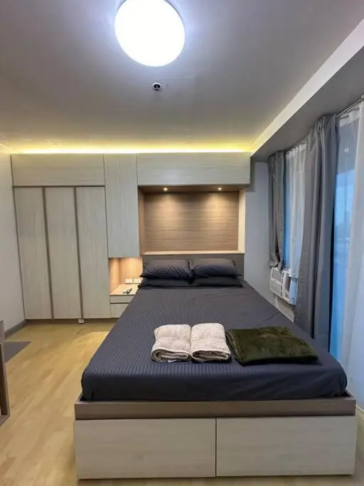 Image 1 of Spacious 2-bedroom Corner Unit across Shangri-La