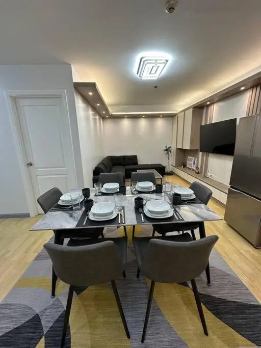 Image 4 of Spacious 2-bedroom Corner Unit across Shangri-La