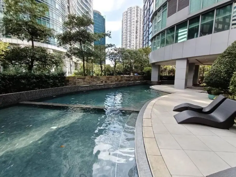 Image 2 of Spacious BGC 2 BR with a view