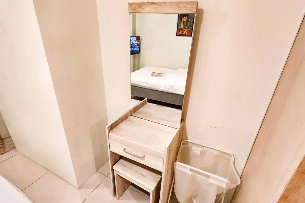 Image 2 of Spacious Pool View 2br 2bath Apt in Makati