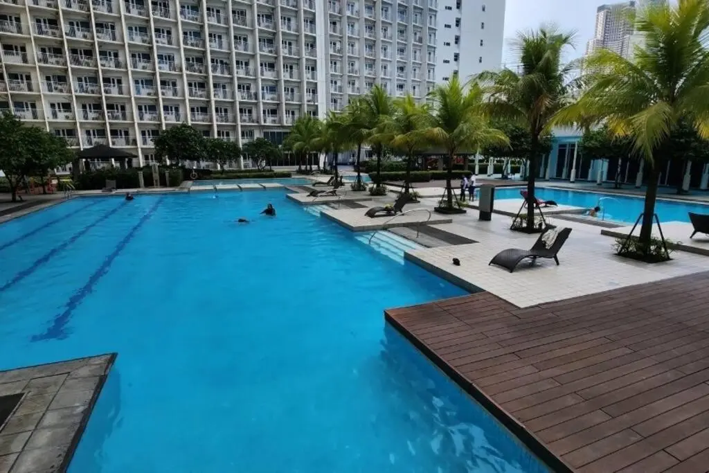 Image 3 of Spacious Pool View 2br 2bath Apt in Makati