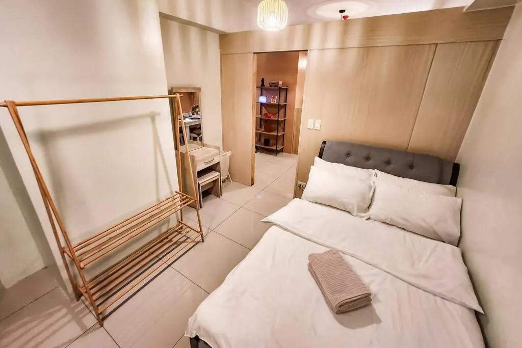 Image 1 of Spacious Pool View 2br 2bath Apt in Makati