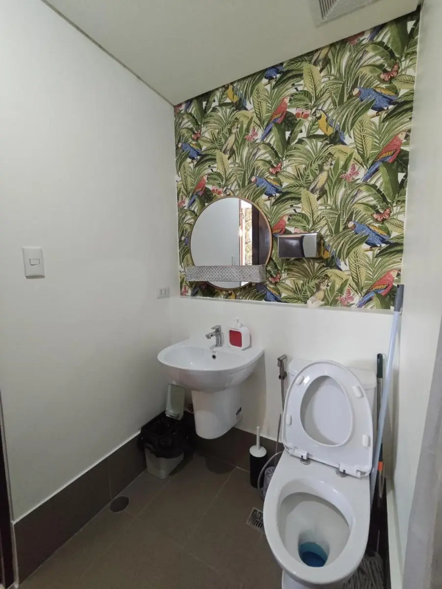Image 3 of Spacious & Stylish Condo Free Wifi & Netflix TLB2