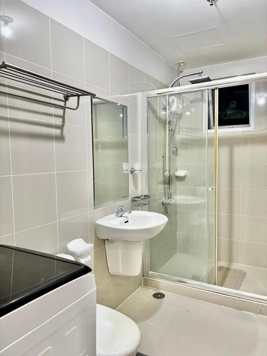 Image 2 of Spacious and Aesthetic 2 Bedroom with City-View Balcony at Grass Residences QC