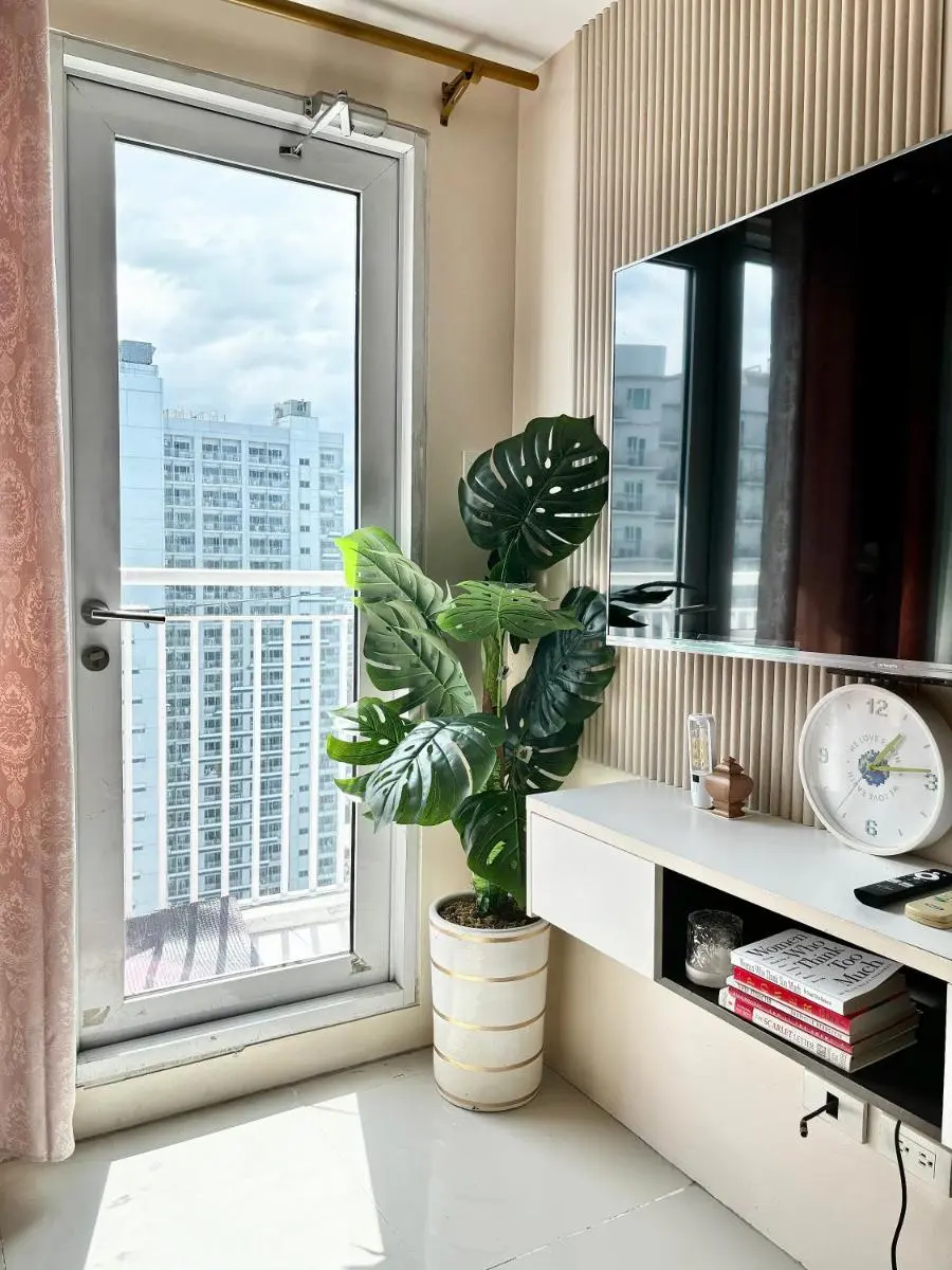 Image 1 of Spacious and Aesthetic 2 Bedroom with City-View Balcony at Grass Residences QC