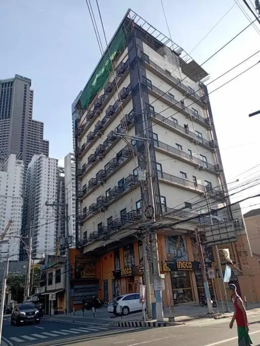Image 5 of St. Marvin Studio Makati M208