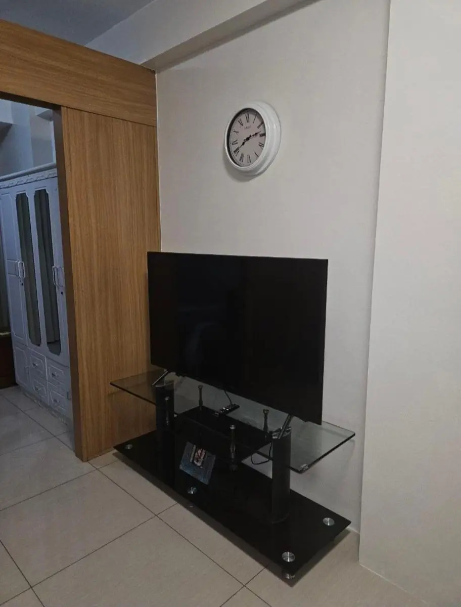 Image 3 of Staycation with Netflix in Shell Residences