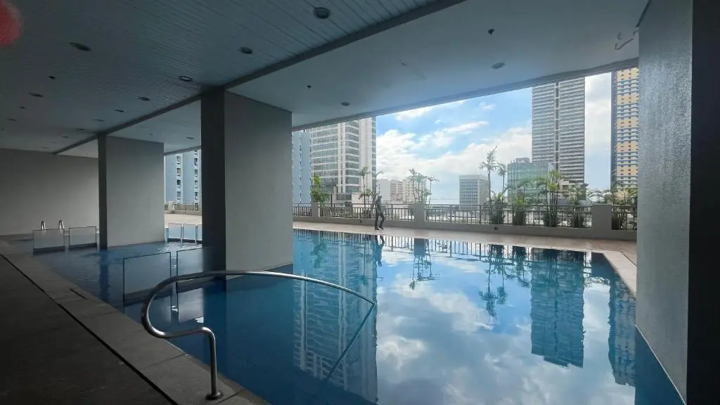 Image of Studio Sea View Unit – Walking distance to US Embassy and St Lukes Ermita! with 50″ Smart TV, Wifi, Netflix & Prime!