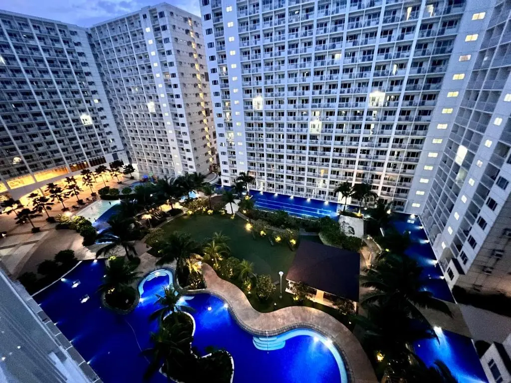 Image of Studio Units at Shore Residences Condo MOA Complex near Airport