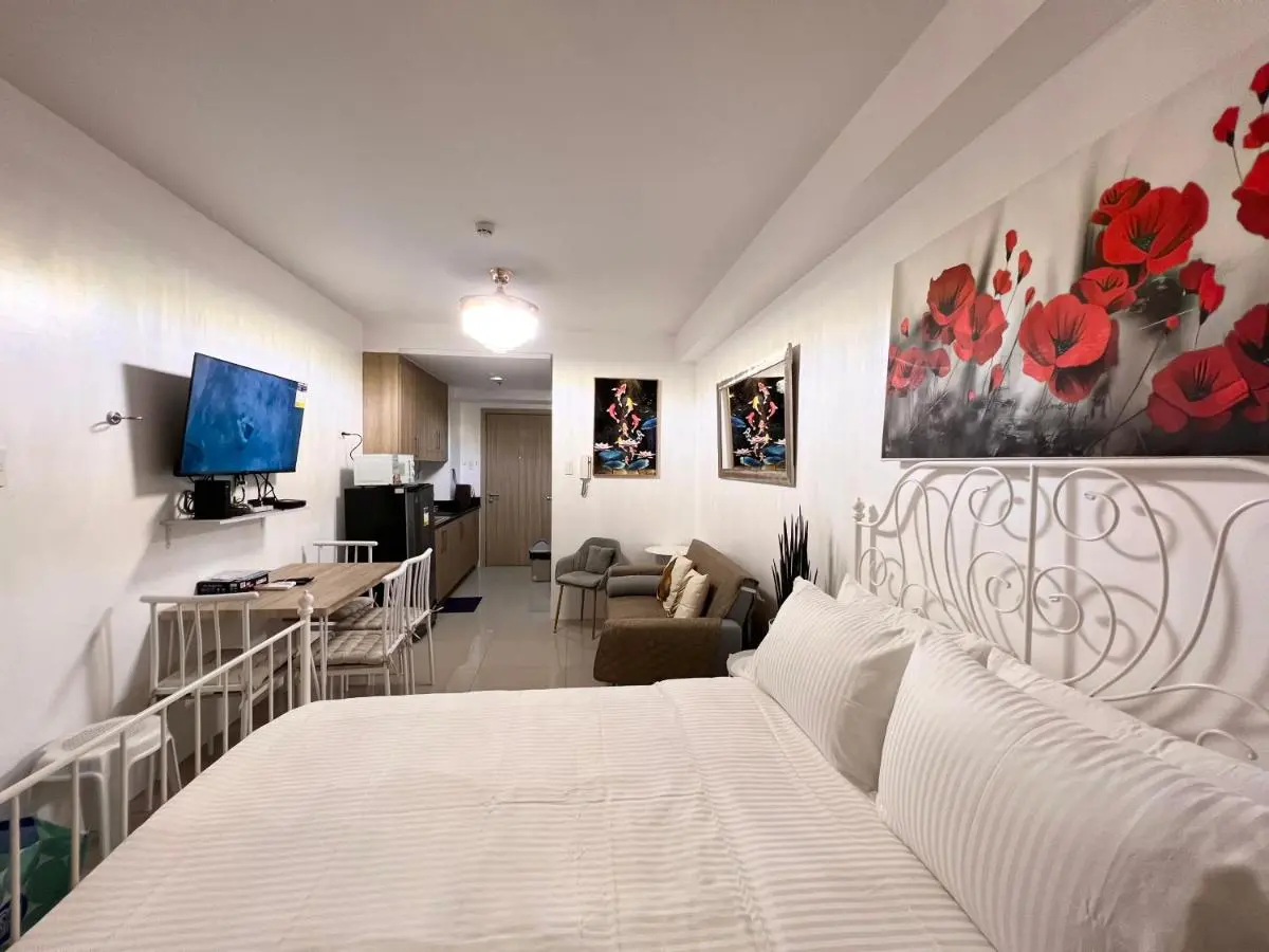 Image 1 of Studio Units at Shore Residences Condo MOA Complex near Airport