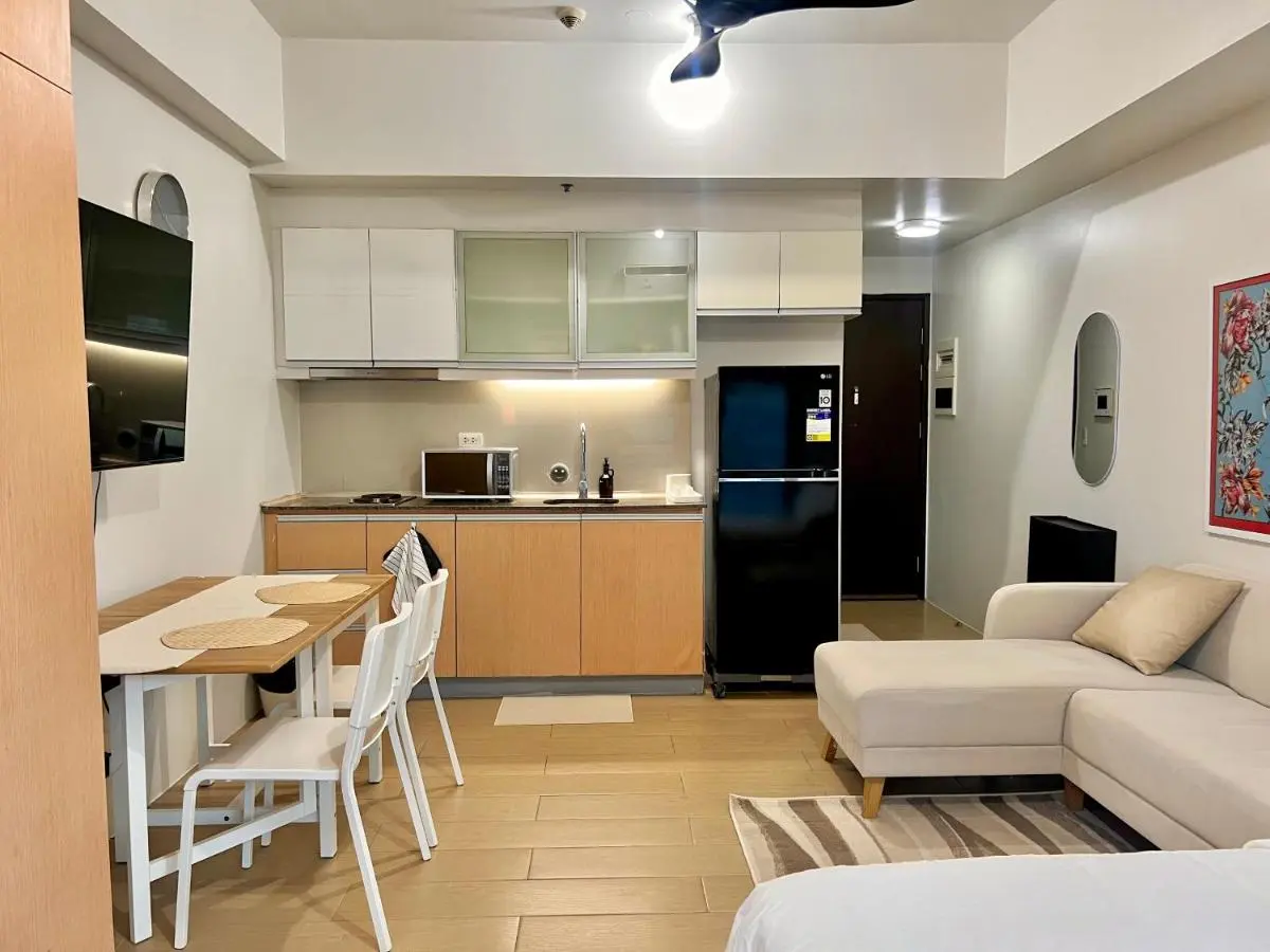 Image 2 of Studio in Eastwood City with Free Pool, Parking & Netflix