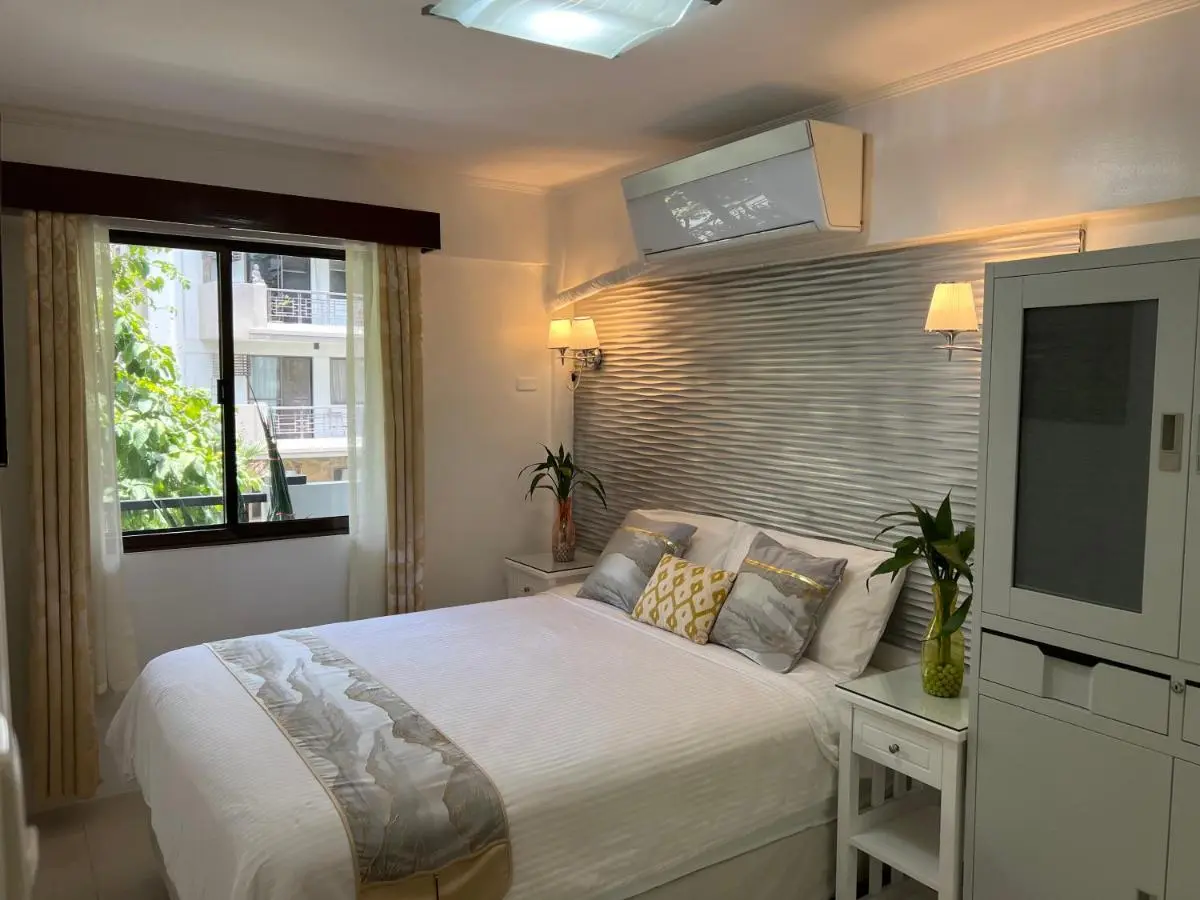 Image 5 of Stunning 2BR apt, 65 sq m Netflix at Rosewood Pointe Residences near BGC