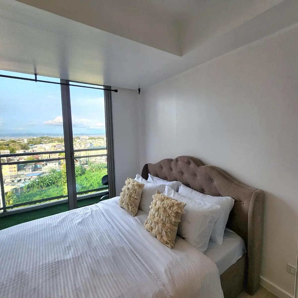Image 6 of Suite M – 1 Bedroom Condo at Azure Residences
