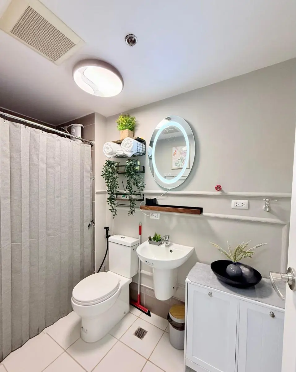 Image 4 of The Carly Suite