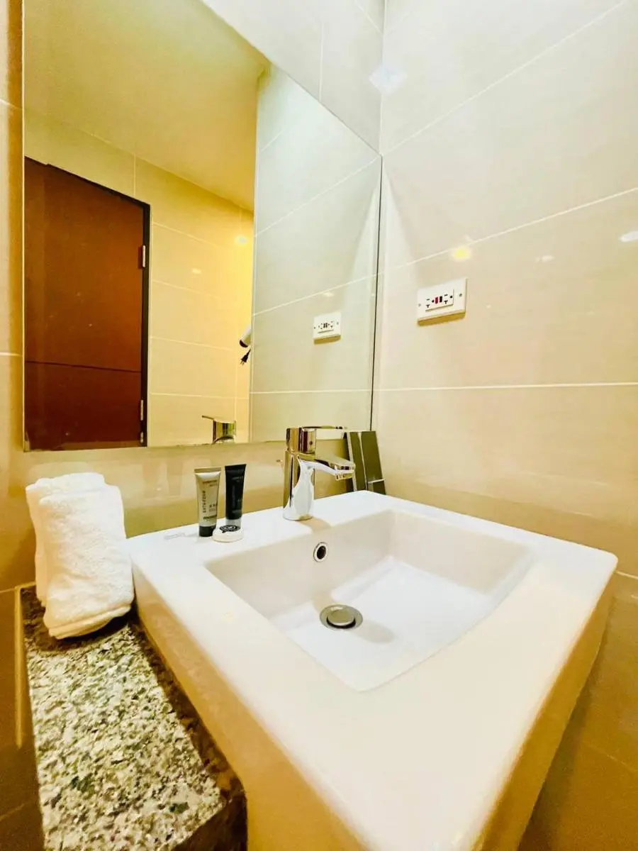 Image 3 of Thompson Suites – 2 beds, One Uptown Residences – XBOX & Netflix