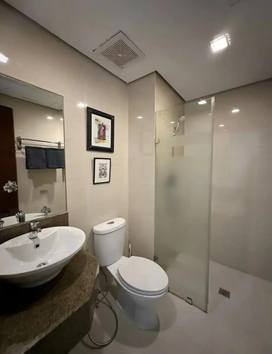 Image 3 of Unique Fast Wifi Free Pool & Gym in Eastwood