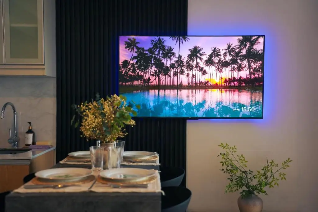 Image of Upscale Stylish Suite Near BGC and View of Venice Grand Canal Mall
